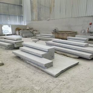 丽水 整石台阶（大面火烧+侧面自然面），出货前厂内拼装