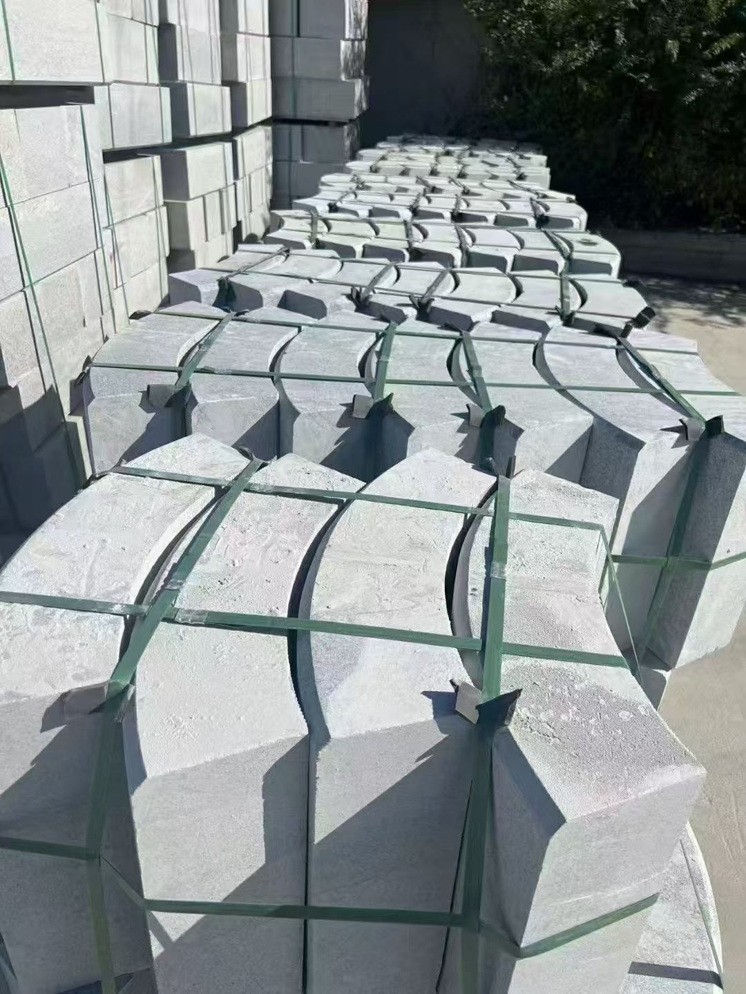 丽水 芝麻灰弧形路沿石